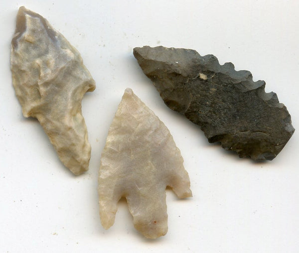 Lot of 3 various stone arrowheads, North Africa, Neolithic period, c.5000-3000 BC