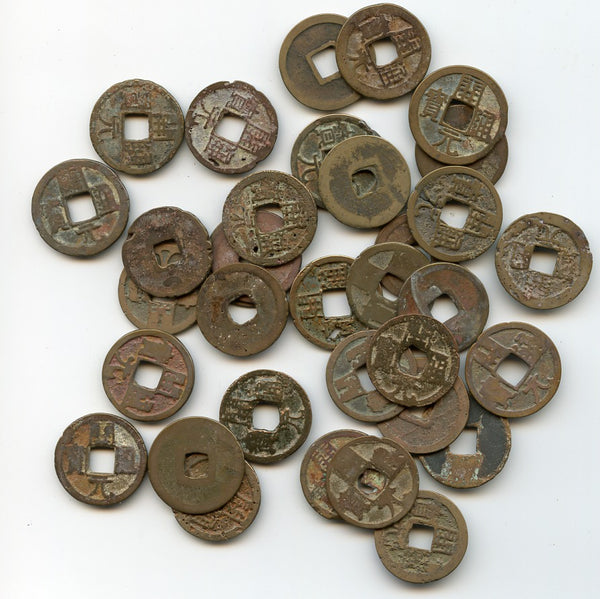 Lot of 34 various Kai Yuan cash, mix of varieties, Tang dynasty (618-907), China