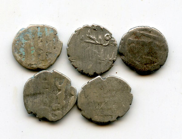 Lot of 5 various silver dammas, 900s CE, Habbarid Amirs of Sind