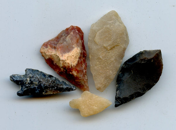 Lot of 5 various stone arrowheads, North Africa, Neolithic period, c.5000-3000 BC