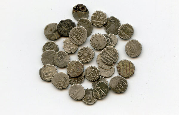 Lot of 30 nice silver dammas, late 900s CE, Habbarid Amirs of Sind