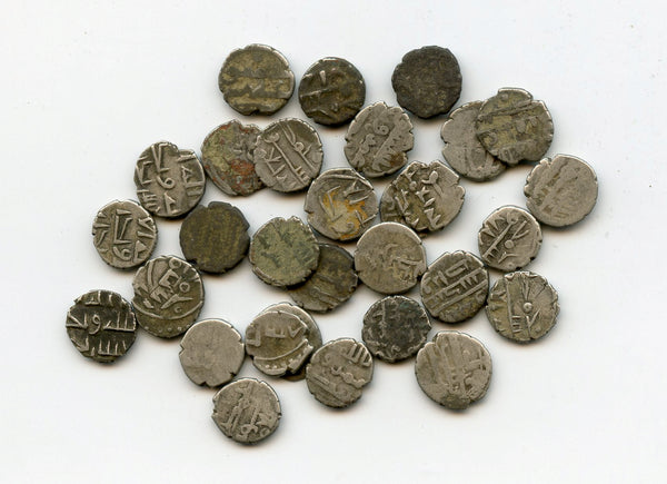 Lot of 35 nice silver dammas, late 900s CE, Habbarid Amirs of Sind