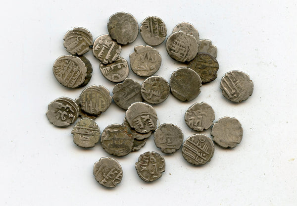 Lot of 30 nice silver dammas, late 900s CE, Habbarid Amirs of Sind