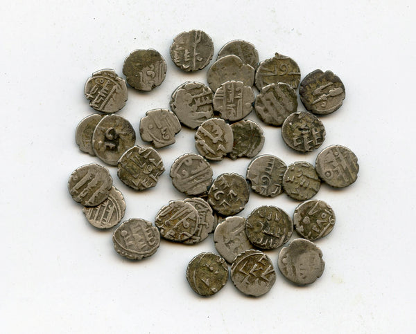 Lot of 35 nice silver dammas, late 900s CE, Habbarid Amirs of Sind