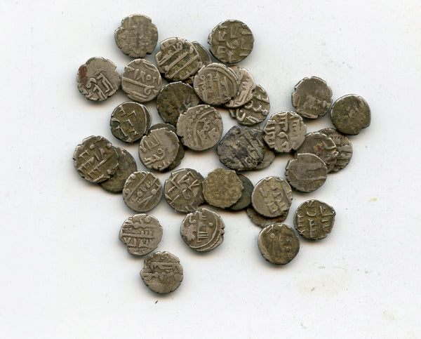 Lot of 35 nice silver dammas, late 900s CE, Habbarid Amirs of Sind