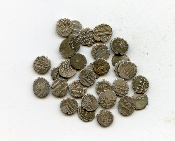 Lot of 35 nice silver dammas, late 900s CE, Habbarid Amirs of Sind
