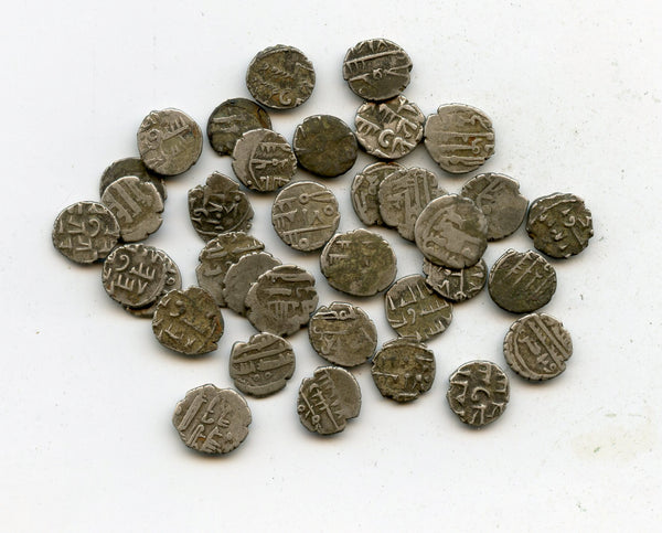 Lot of 35 nice silver dammas, late 900s CE, Habbarid Amirs of Sind
