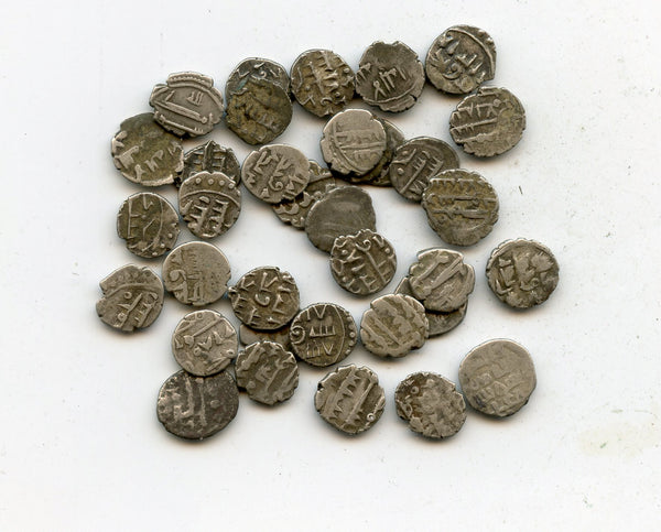 Lot of 35 nice silver dammas, late 900s CE, Habbarid Amirs of Sind