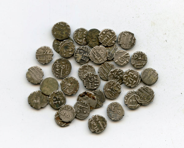 Lot of 35 nice silver dammas, late 900s CE, Habbarid Amirs of Sind