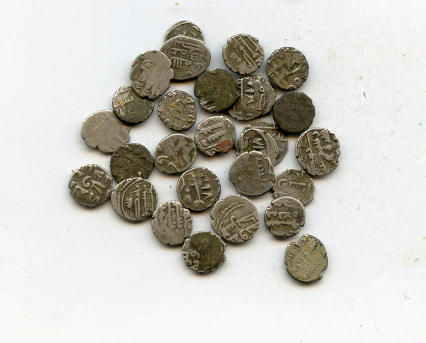 Lot of 25 various silver dammas, 900s CE, Habbarid Amirs of Sind