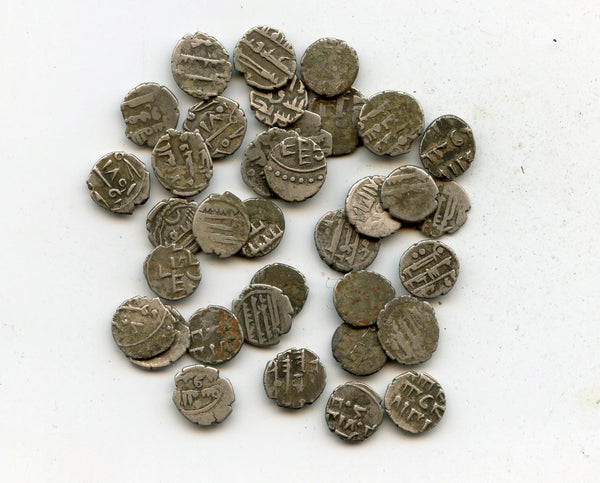 Lot of 35 various silver dammas, 900s CE, Habbarid Amirs of Sind