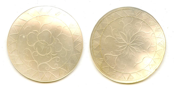 Round mother-of-pearl gaming counter, S. China, 18th–early 20th century