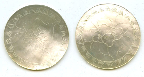 Round mother-of-pearl gaming counter, S. China, 18th–early 20th century