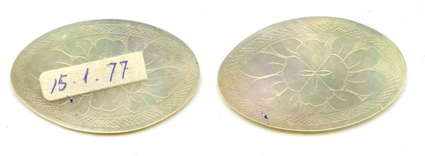 Large oval mother-of-pearl gaming counter, S. China, 18th–early 20th century