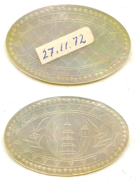 Large oval mother-of-pearl gaming counter, S. China, 18th–early 20th century