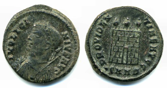 Excellent camp-gate follis of Licinius I (308-324 AD), Heraclea mint - rare issue (R4)