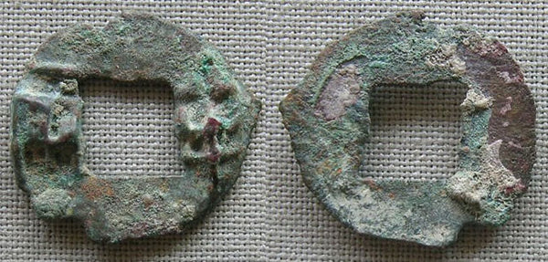 300-220 BC - Rare! Tiny 1-zhu ban-liang w/huge characters, Qin Kingdom, Feudal Chinese State under the Eastern Zhou Dynasty. Hartill #7.4var