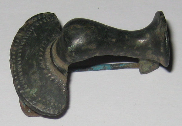 Very nice bronze Knee Fibula with half-round head plate, Roman Empire, ca.125-200 AD